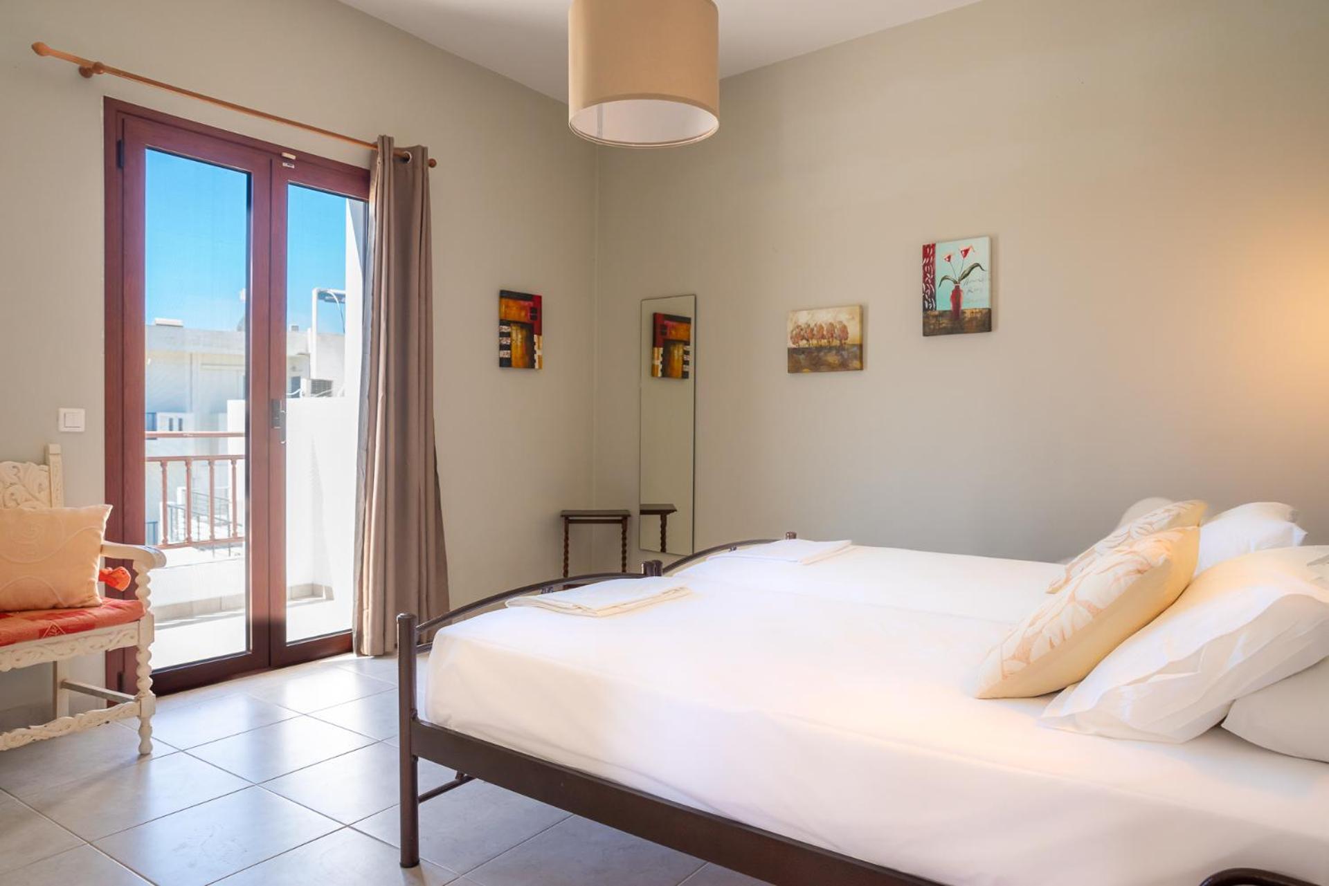 Stratos By Mroom Apartments Makrýgialos Eksteriør bilde