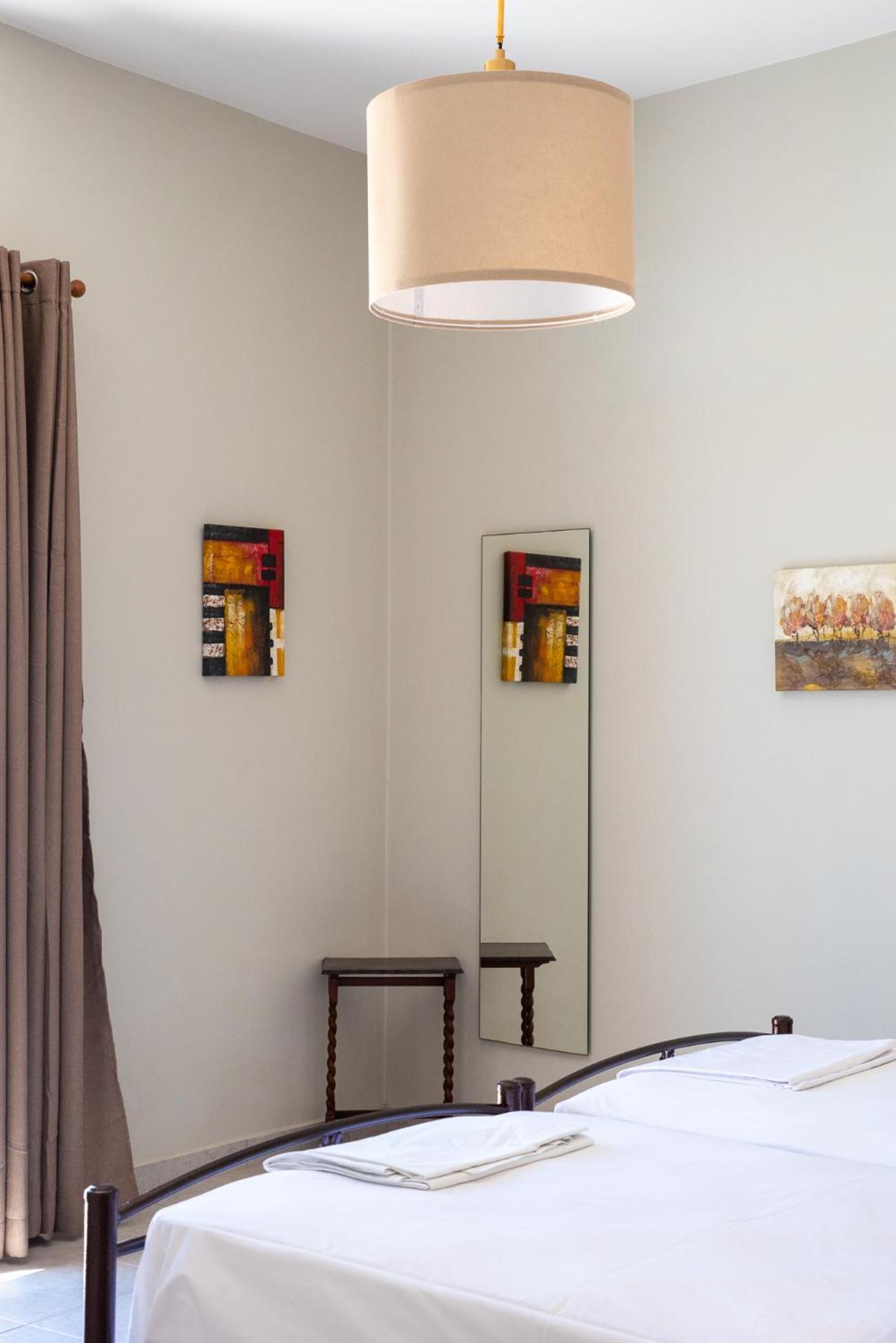 Stratos By Mroom Apartments Makrýgialos Eksteriør bilde
